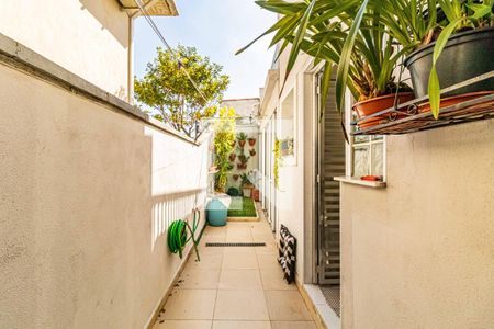 Casa à venda com 150m², 3 quartos e 4 vagasCorredor lateral