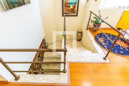 Casa à venda com 150m², 3 quartos e 4 vagasEscada