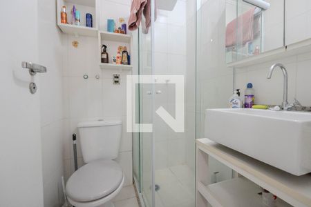 Banheiro de kitnet/studio para alugar com 1 quarto, 27m² em Bela Vista, São Paulo