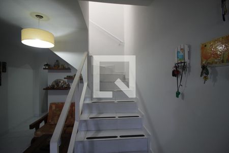 Escada de casa à venda com 3 quartos, 150m² em Vila Santa Maria, São Paulo