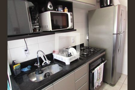 Cozinha de apartamento para alugar com 2 quartos, 45m² em Vila Suzana, São Paulo
