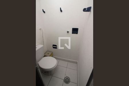 Banheiro de kitnet/studio para alugar com 1 quarto, 22m² em Azenha, Porto Alegre