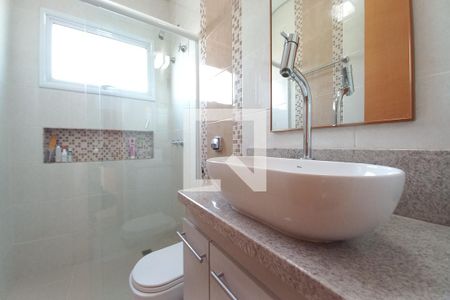 Casa de condomínio à venda com 345m², 3 quartos e 6 vagas Casa de condomínio à venda com 345m², 3 quartos e 6 vagasBanheiro da Suíte 2