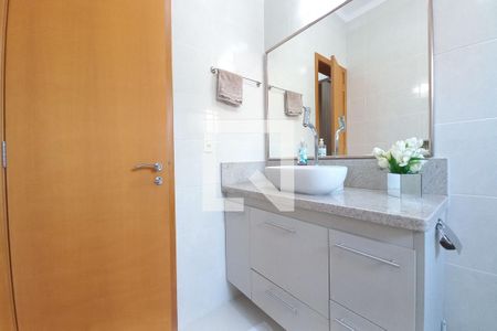 Casa de condomínio à venda com 345m², 3 quartos e 6 vagas Casa de condomínio à venda com 345m², 3 quartos e 6 vagasBanheiro da Suíte 1