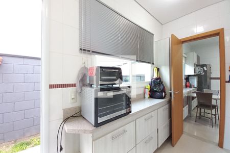 Casa de condomínio à venda com 345m², 3 quartos e 6 vagas Casa de condomínio à venda com 345m², 3 quartos e 6 vagasÁrea de Serviço