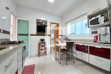 Casa de condomínio à venda com 345m², 3 quartos e 6 vagas Casa de condomínio à venda com 345m², 3 quartos e 6 vagasCozinha