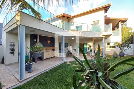 Casa de condomínio à venda com 345m², 3 quartos e 6 vagas Casa de condomínio à venda com 345m², 3 quartos e 6 vagasQuintal