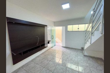 Sala de casa para alugar com 2 quartos, 70m² em Regina, Contagem