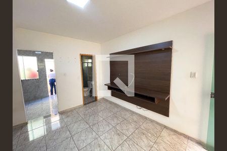 Sala de casa à venda com 2 quartos, 70m² em Regina, Contagem