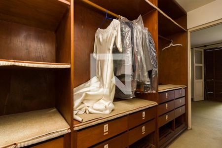 Casa à venda com 387m², 5 quartos e 3 vagasCloset da suíte 1