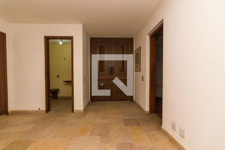 Casa à venda com 387m², 5 quartos e 3 vagasEntrada