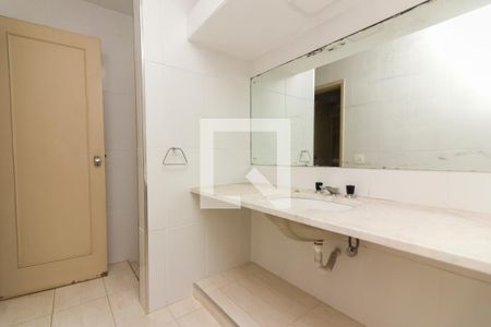 Casa à venda com 387m², 5 quartos e 3 vagasBanheiro da Suíte 2