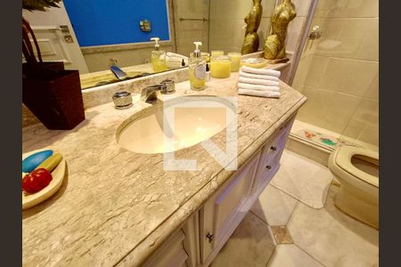 Apartamento à venda com 260m², 3 quartos e 4 vagasSuíte banheiro 