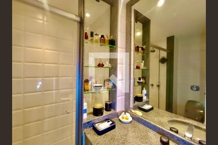 Apartamento à venda com 260m², 3 quartos e 4 vagasSuíte banheiro 