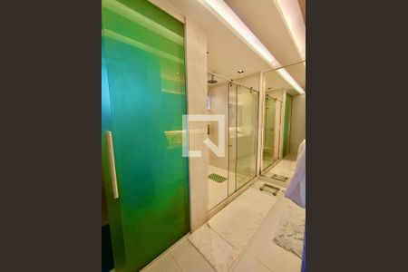 Apartamento à venda com 260m², 3 quartos e 4 vagasSuíte banheiro 