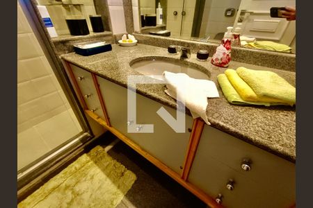 Apartamento à venda com 260m², 3 quartos e 4 vagasSuíte banheiro 