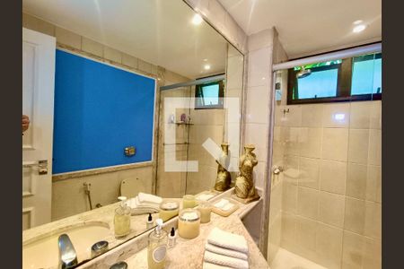 Apartamento à venda com 260m², 3 quartos e 4 vagasSuíte banheiro 