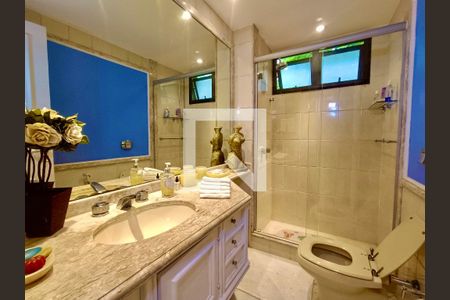 Apartamento à venda com 260m², 3 quartos e 4 vagasSuíte banheiro 