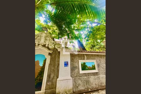 Apartamento à venda com 260m², 3 quartos e 4 vagasFachada com cartaz QA Fachada com cartaz QA