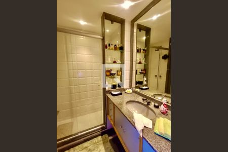 Apartamento à venda com 260m², 3 quartos e 4 vagasSuíte banheiro 