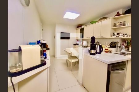 Apartamento à venda com 260m², 3 quartos e 4 vagasCopa / Cozinha 