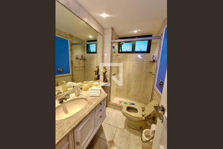 Apartamento à venda com 260m², 3 quartos e 4 vagasSuíte banheiro 