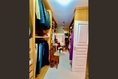 Apartamento à venda com 260m², 3 quartos e 4 vagasCloset 