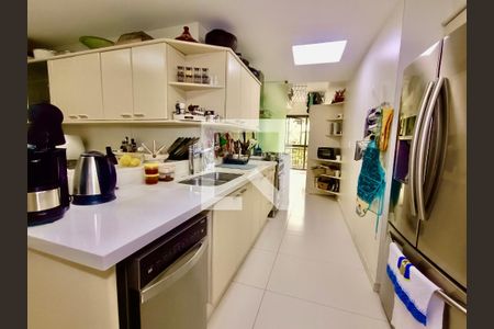Apartamento à venda com 260m², 3 quartos e 4 vagasCopa / Cozinha 