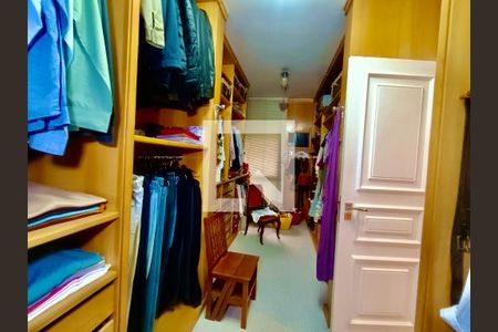 Apartamento à venda com 260m², 3 quartos e 4 vagasCloset 