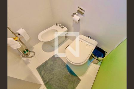 Apartamento à venda com 260m², 3 quartos e 4 vagasSuíte banheiro 