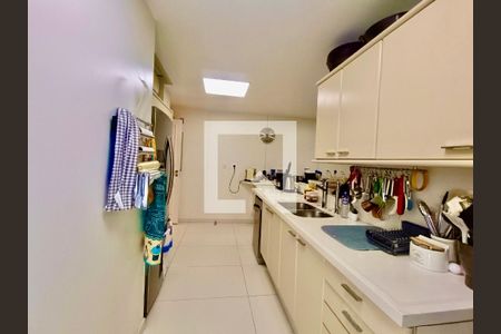 Apartamento à venda com 260m², 3 quartos e 4 vagasCopa / Cozinha 