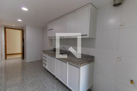 Apartamento à venda com 220m², 4 quartos e 2 vagasCozinha