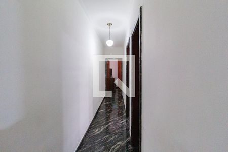Casa para alugar com 200m², 3 quartos e 2 vagas Casa para alugar com 200m², 3 quartos e 2 vagasCorredor interno