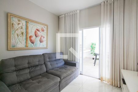 Sala de TV de casa de condomínio para alugar com 3 quartos, 400m² em Shopping Park, Uberlândia