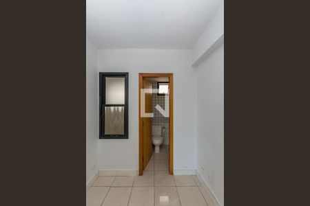 Lavabo de apartamento para alugar com 2 quartos, 75m² em Belvedere, Belo Horizonte