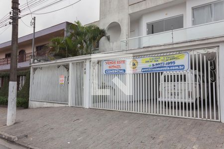 Casa à venda com 300m², 3 quartos e 5 vagas Casa à venda com 300m², 3 quartos e 5 vagasFachada