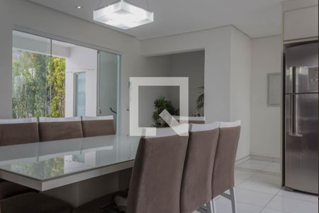 Casa à venda com 300m², 3 quartos e 5 vagas Casa à venda com 300m², 3 quartos e 5 vagasSala de Jantar / Cozinha