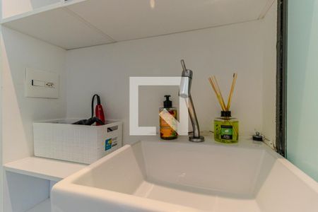 Banheiro de kitnet/studio para alugar com 1 quarto, 10m² em Vila Buarque, São Paulo