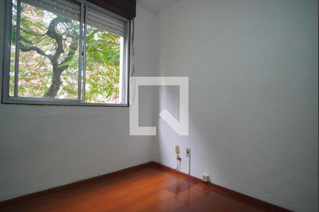 Quarto 2 de apartamento para alugar com 2 quartos, 43m² em Jardim Sabará, Porto Alegre