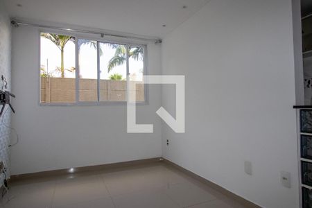 Sala de apartamento para alugar com 2 quartos, 44m² em Gardênia Azul, Rio de Janeiro