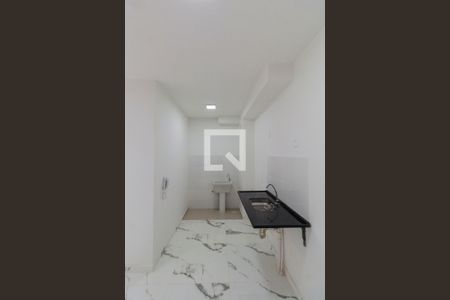 Cozinha e Área de Serviço Integrada  de apartamento para alugar com 2 quartos, 33m² em Guaianases, São Paulo