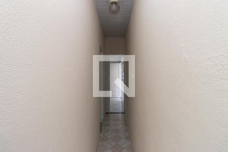 Casa para alugar com 70m², 2 quartos e 4 vagasCorredor interno