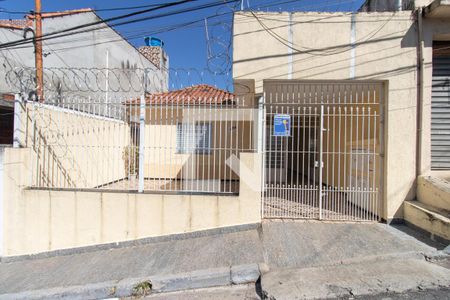 Casa para alugar com 70m², 2 quartos e 4 vagasFachada