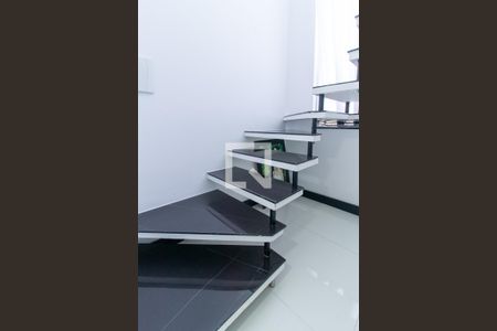 Escada de casa para alugar com 3 quartos, 150m² em Cruzeiro, São José dos Pinhais