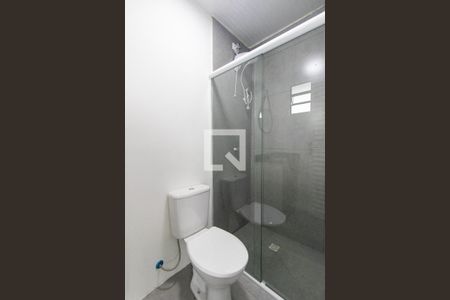 Banheiro Social de kitnet/studio para alugar com 1 quarto, 15m² em Boqueirão, Curitiba