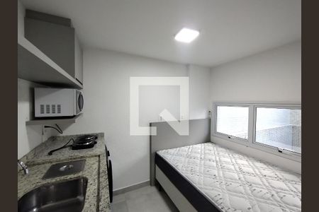 Cozinha e quarto de apartamento para alugar com 1 quarto, 15m² em Pantanal, Florianópolis