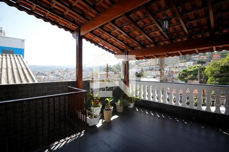 Casa à venda com 266m², 4 quartos e 3 vagasVaranda