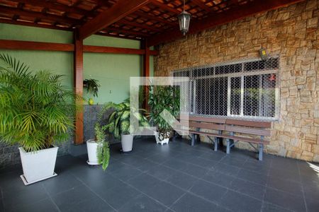 Casa à venda com 266m², 4 quartos e 3 vagasVaranda