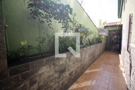 Casa à venda com 266m², 4 quartos e 3 vagasCorredor externo