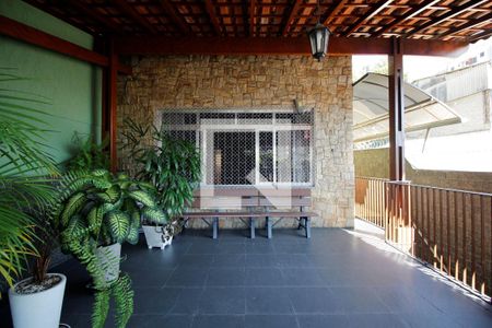 Casa à venda com 266m², 4 quartos e 3 vagasVaranda